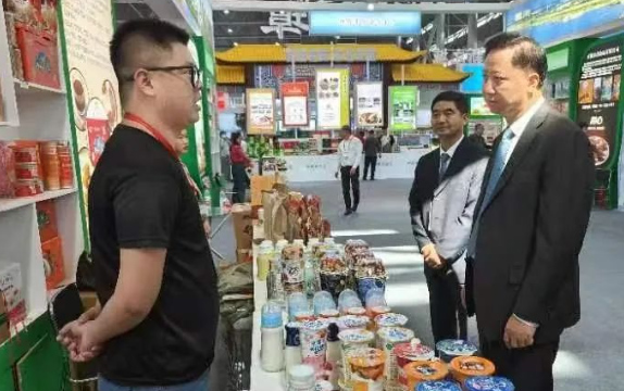 福淋乳业热烈庆祝中国安徽名优产品暨农业产业化交易会顺利召开！